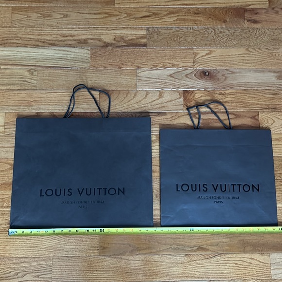 4 authentic Louis Vuitton shopping bags - Picture 8 of 12